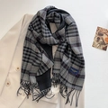 Detail of grey and black plaid cashmere scarf with fringes on beige blazer - Black Grey (FYR-297-Black Grey)