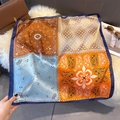 Detail of silk-like square scarf with paisley pattern and vibrant four-color patchwork - 70cmx70cm / Blue Border (W-427)