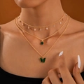 Gouden gelaagde ketting met groene vlinder en kristallen hangers voor dames - Drielaagse Groene Vlinder Halsketting (24261-gold)