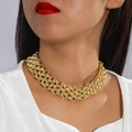 Collar gargantilla de cadena gruesa dorada con eslabones metálicos en capas llamativos - Estilo Trenzado de Varias Filas Dorado (28392-gold)