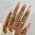 Set di 18 anelli vintage dorati con motivi a cuore, strass e design a chevron impilabili - Stile oro 26518