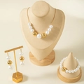 Ensemble détaillé de collier de perles, boucles d'oreilles et bracelet élégant - Ensemble de 3 Pièces en Métal et Perles de Couleur Or Blanc (29695-G-white)