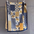 Dettaglio dello scialle patchwork floreale a quadri con frange e trame ricche - Taglia unica / Bordo Blu Floreale Patchwork (GSJ-543-蓝色边)