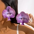 Nahaufnahme der lila Orchideen-Ohrringe mit realistischer Textur und Blüten-Details - Lila (27335-11-purple)