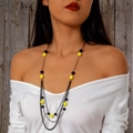 Lange gelaagde ketting met contrasterende felgele en zwarte kralen op fijne kettingen - Geel Zwart Contrast Gelaagde Kralen Stijl (27348-black)