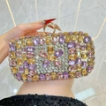 Luxus Abendtasche mit bunten Strasssteinen und goldenem Ringgriff für formelle Partys - Gold