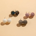 Set di quattro paia di orecchini a lobo sferici con cristalli pavé scintillanti - Set di 4 Paia di Strass Arcobaleno (22256-colour)