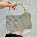 Elegante borsa da sera con strass color champagne e manico in perle di lusso - Oro