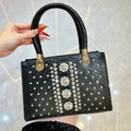 Elegante borsa nera a motivo serpente con fiori di cristallo e manico intrecciato - Nero