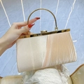 Elegante borsa da sera plissettata color oro champagne con manico tondo in metallo - Albicocca