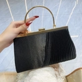 Elegante pochette da sera nera a pieghe con manico dorato per feste formali - Nero