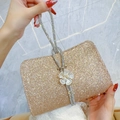 Elegante borsa da sera glitterata oro con decorazioni di fiori di perla e strass lucidi - Decorazione con Fiori di Perle / Champagne