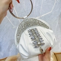 Elegante weiße Strass-Abendtasche mit goldenem Ringgriff und Quaste für Abendkleider - Weiß