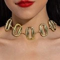 Primer plano de un collar de cadena de oro pulido con eslabones ovalados gruesos - Estilo de eslabones de cadena gruesos dorados (31282-nek-G-EP)