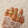 Détail des bagues Main de Fatma et Œil d'Orient avec cristaux bleus sur la main - Ensemble 5 pièces Oeil Maléfique Main de Fatima Chaîne (27991-gold)