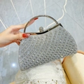 Elegante bolso de noche plateado con pedrería brillante y asa de metal para fiestas - Plateado