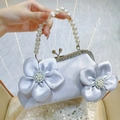Pochette élégante en satin bleu clair avec fleurs 3D et poignée en perles pour soirées - Argent
