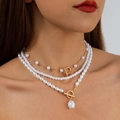 Détail d'un collier de perles multicouche avec fermoir OT doré et pendentif perle - Style Bascule Perle Ronde Baroque à Trois Couches / Or (31051-nek-G-EP)