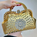 Luxuriöse goldene Abendtasche mit funkelndem Strass-Blumenmuster und elegantem Tragegriff - Gold