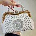 Weiße Luxus-Abendtasche mit Sonnenblumen-Kristalldesign und goldenem Metallgriff - Weiß