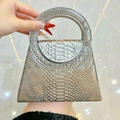 Borsa a mano argento con stampa serpente, manico rotondo e design a trapezio - Argento
