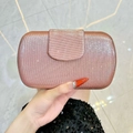 Abendtasche in Roségold mit Paillettenstreifen und abnehmbarem Kettenriemen - Champagner