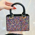 Mini bolso de mano brillante con pedrería multicolor y asas negras para fiestas - Colorido