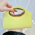 Modische hellgelbe gewebte Handtasche mit elegantem ovalem Metallgriff für Damen - Hellgold