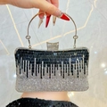 Elegante pochette rettangolare con strass a strisce sfumate nere e argento - Nero