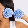 Orecchini a petalo multistrato in azzurro e lavanda dal design floreale elegante - Stile Petalo Blu Grande (28535-blue)