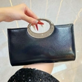 Schwarze Abendtasche mit glitzerndem Strassgriff für formelle Anlässe - Schwarz