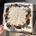 Eleganter Seidenschal mit Punkten und Hahnentrittmuster, Retro-Handschuh-Print und Golddetails - Schwarze Kante (ZS-582-Schwarze Kante)