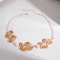 Elegante collana con foglie dorate e perle con venature realistiche e catena regolabile - Stile Foglia d'Oro Perla (28512-gold)