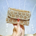 Pochette da sera champagne con motivo a girasole in strass e tracolla a catena oro - Oro
