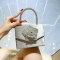 Borsa da sera argento con grande rosa di strass e manico scintillante per donne - Argento