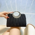 Elegante borsa da sera nera a pieghe con manico circolare in metallo e strass lucidi - Nero