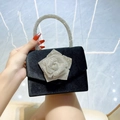 Elegante borsa da sera in velluto nero con rosa di strass 3D e manico di cristallo - Nero