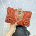 Lussuosa borsa da sera con strass arancioni e chiusura e accenti in metallo dorato - Rosso
