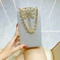Elegante borsa a mano argento glitterata con decorazione farfalla e strass dorati - Argento