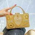 Elegante borsa da sera dorata con motivi di cristalli e manico superiore in metallo - Oro