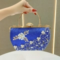 Pochette da sera blu reale con paillettes, fiori 3D, perle e manico in metallo dorato - Blu