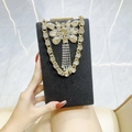 Elegante pochette da sera nera con farfalla di cristallo e manico con strass - Nero