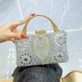 Elegante pochette da sera con strass argento, motivo floreale e manico dorato lucido - Argento