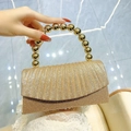 Elegante borsa da sera plissettata color champagne con manico in perline metalliche - Oro