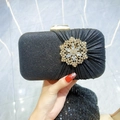 Elegante bolso de fiesta rígido negro brillante con flor de strass y cierre dorado - Negro