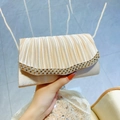 Champagnerfarbene Satin-Abendtasche mit Plissee und Strassbesatz für Damen - Gold