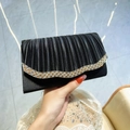 Pochette de soirée noire plissée avec bordure en strass ondulés pour les fêtes - Noir