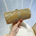 Borsa da sera cilindrica dorata con strass scintillanti e tracolla a catena in metallo - Oro