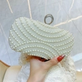 Elegante bolso de noche de perlas blancas con cierre de anillo de diamantes y cadena - Plateado