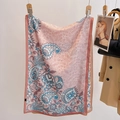Carré de soie rose pour femme avec motifs cachemire élégants et style vintage chic - 170cmx60cm / Rose